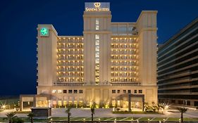 Sandal Suites By Lemon Tree Hotels  5*
