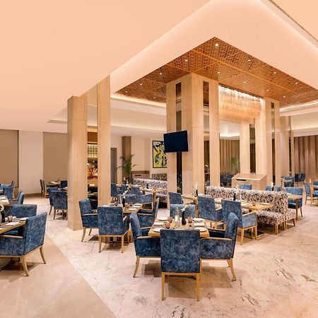 Sandal Suites By Lemon Tree Hotels Noida Exteriör bild