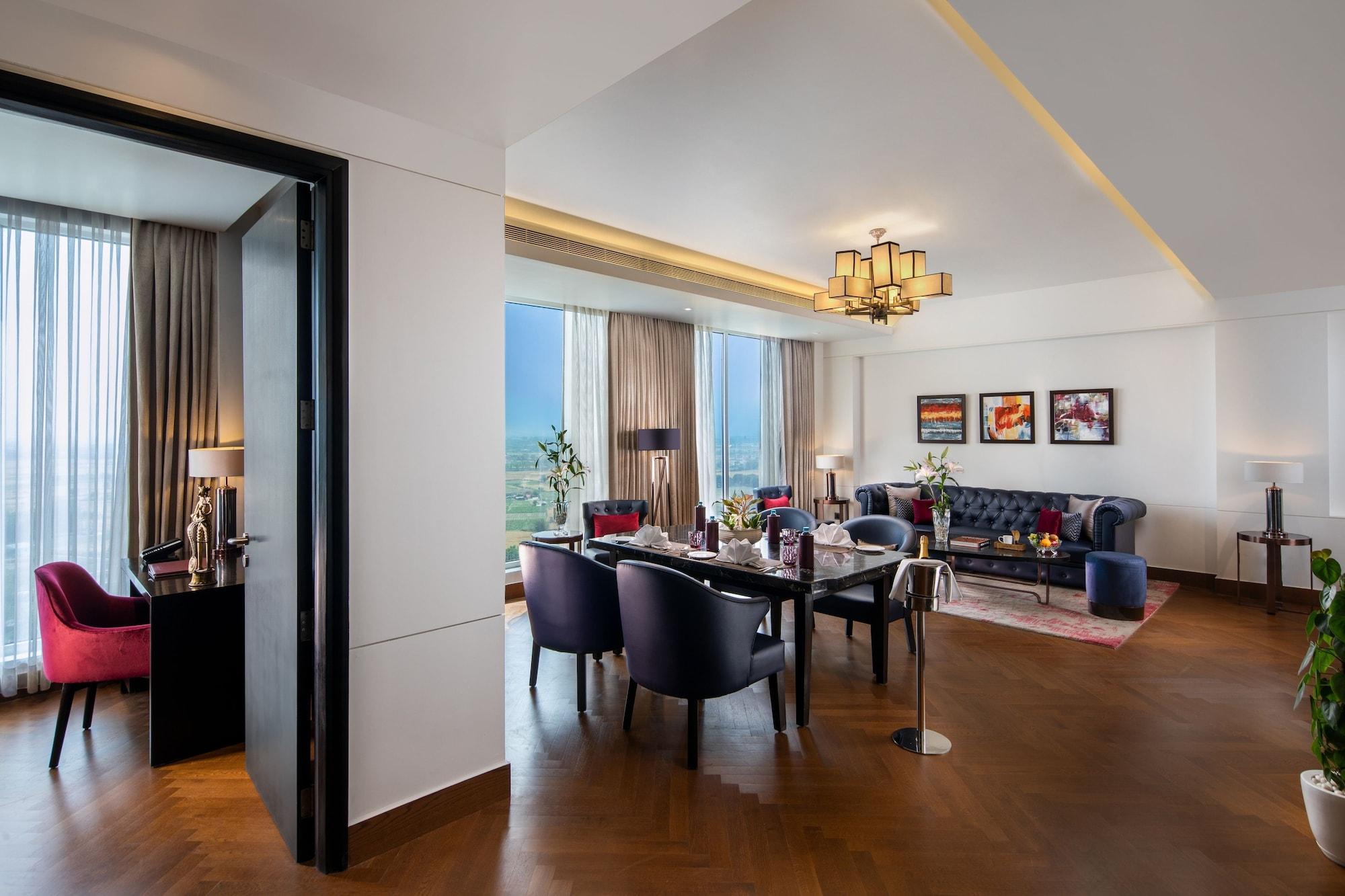 Sandal Suites By Lemon Tree Hotels Noida Exteriör bild