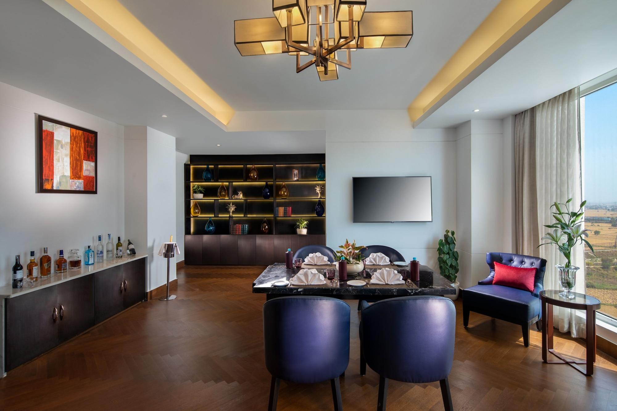 Sandal Suites By Lemon Tree Hotels Noida Exteriör bild