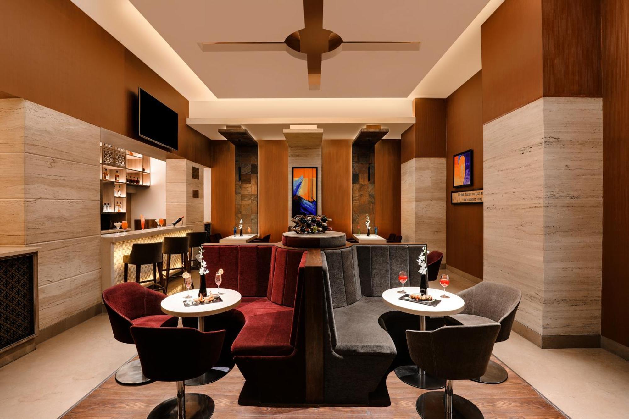 Sandal Suites By Lemon Tree Hotels Noida Exteriör bild