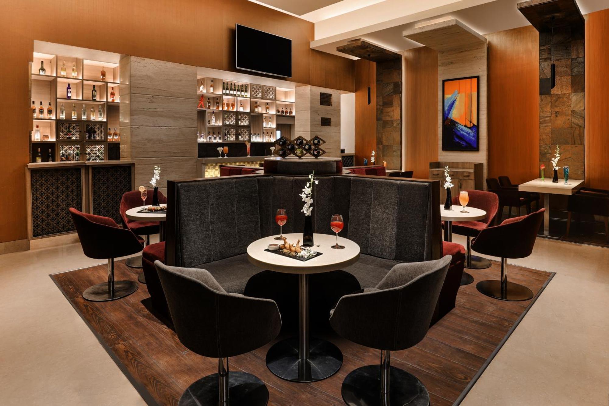 Sandal Suites By Lemon Tree Hotels Noida Exteriör bild