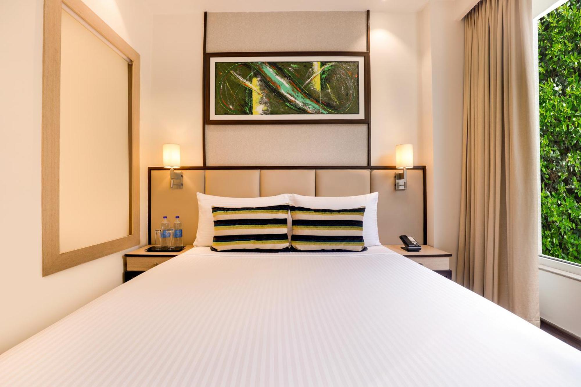 Sandal Suites By Lemon Tree Hotels Noida Exteriör bild