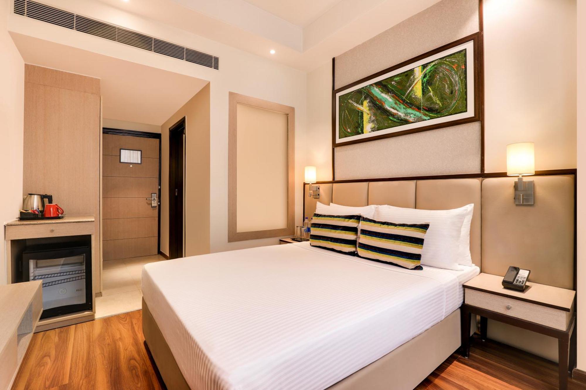 Sandal Suites By Lemon Tree Hotels Noida Exteriör bild