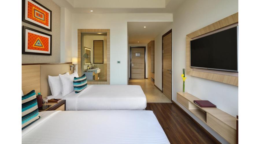 Sandal Suites By Lemon Tree Hotels Noida Exteriör bild