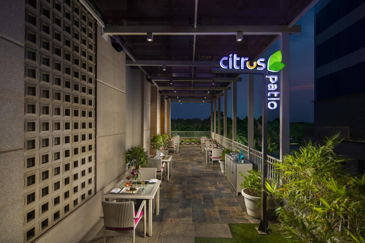 Sandal Suites By Lemon Tree Hotels Noida Exteriör bild