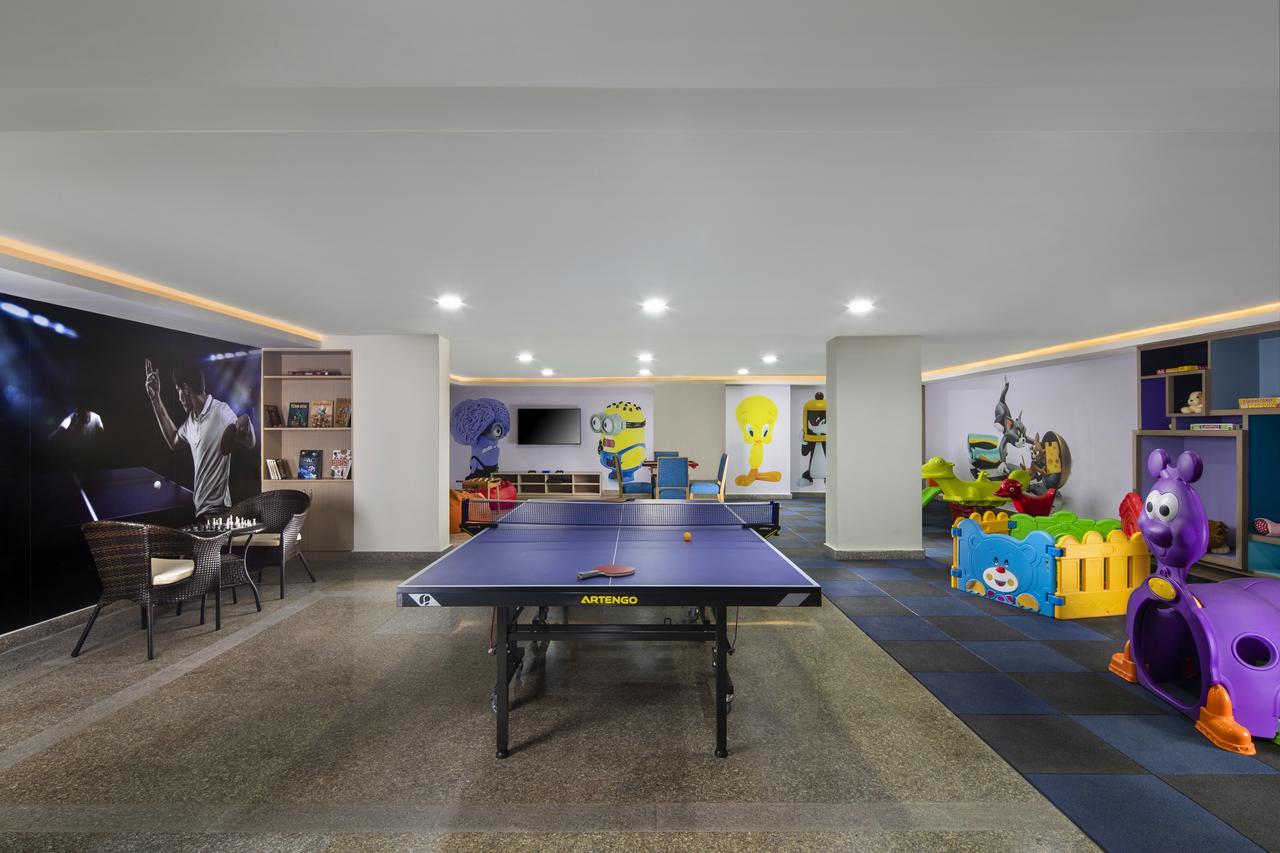 Sandal Suites By Lemon Tree Hotels Noida Exteriör bild