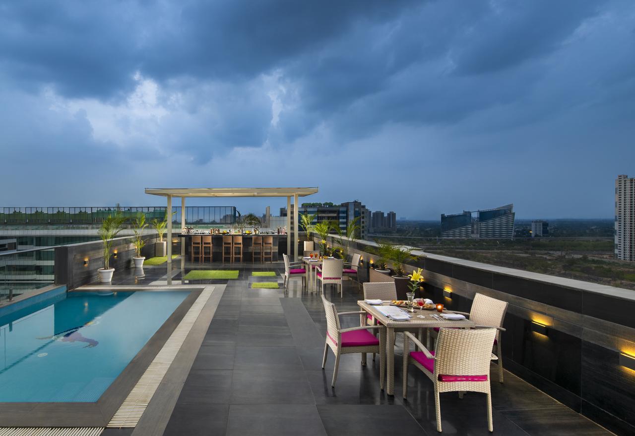 Sandal Suites By Lemon Tree Hotels Noida Exteriör bild