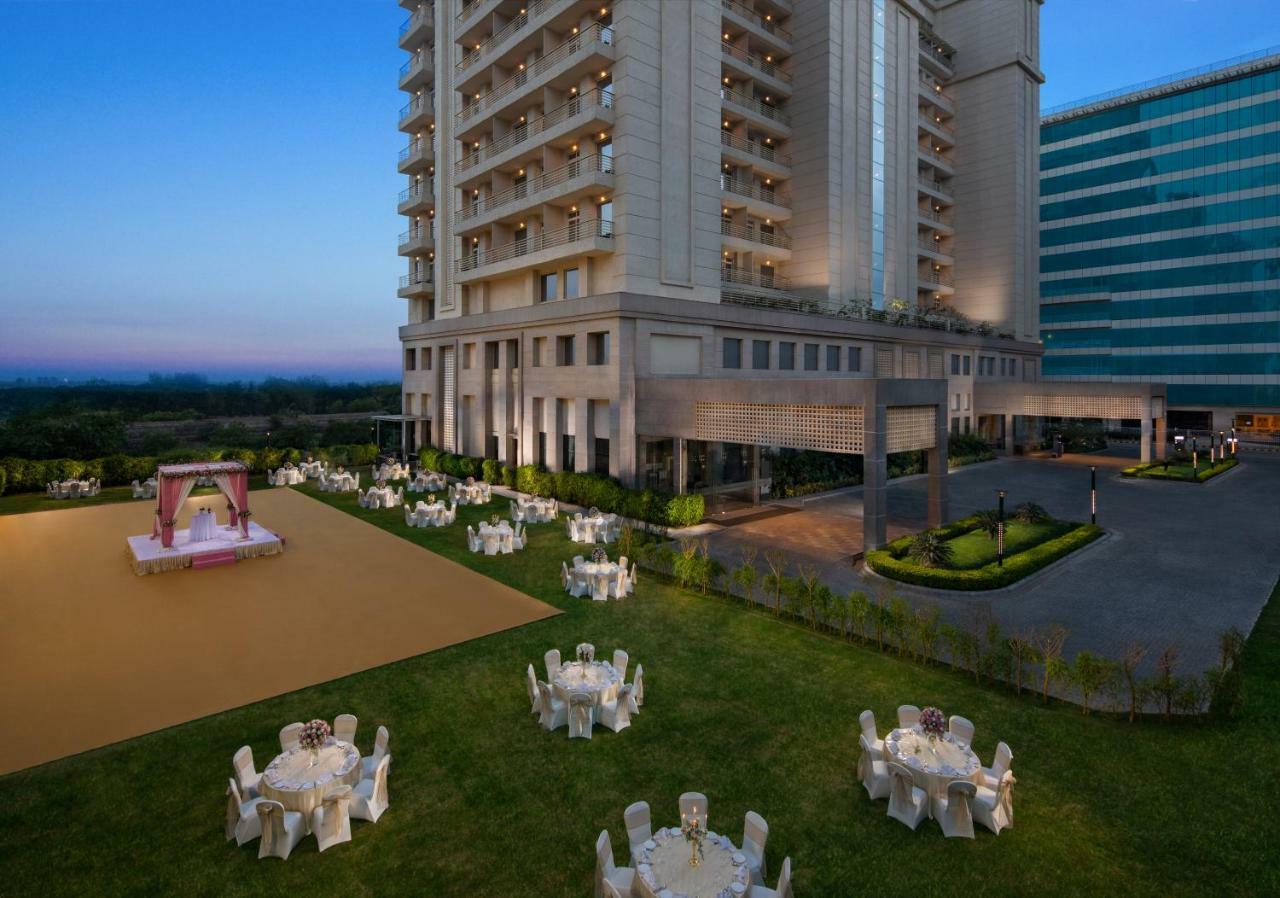 Sandal Suites By Lemon Tree Hotels Noida Exteriör bild