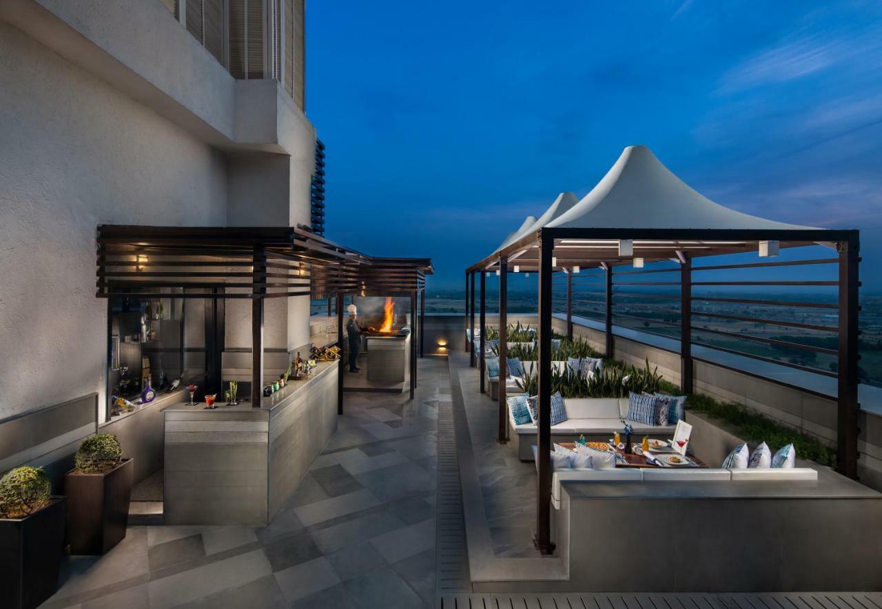 Sandal Suites By Lemon Tree Hotels Noida Exteriör bild