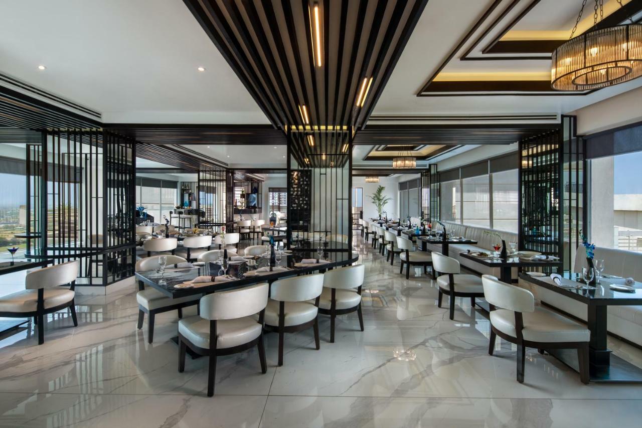 Sandal Suites By Lemon Tree Hotels Noida Exteriör bild