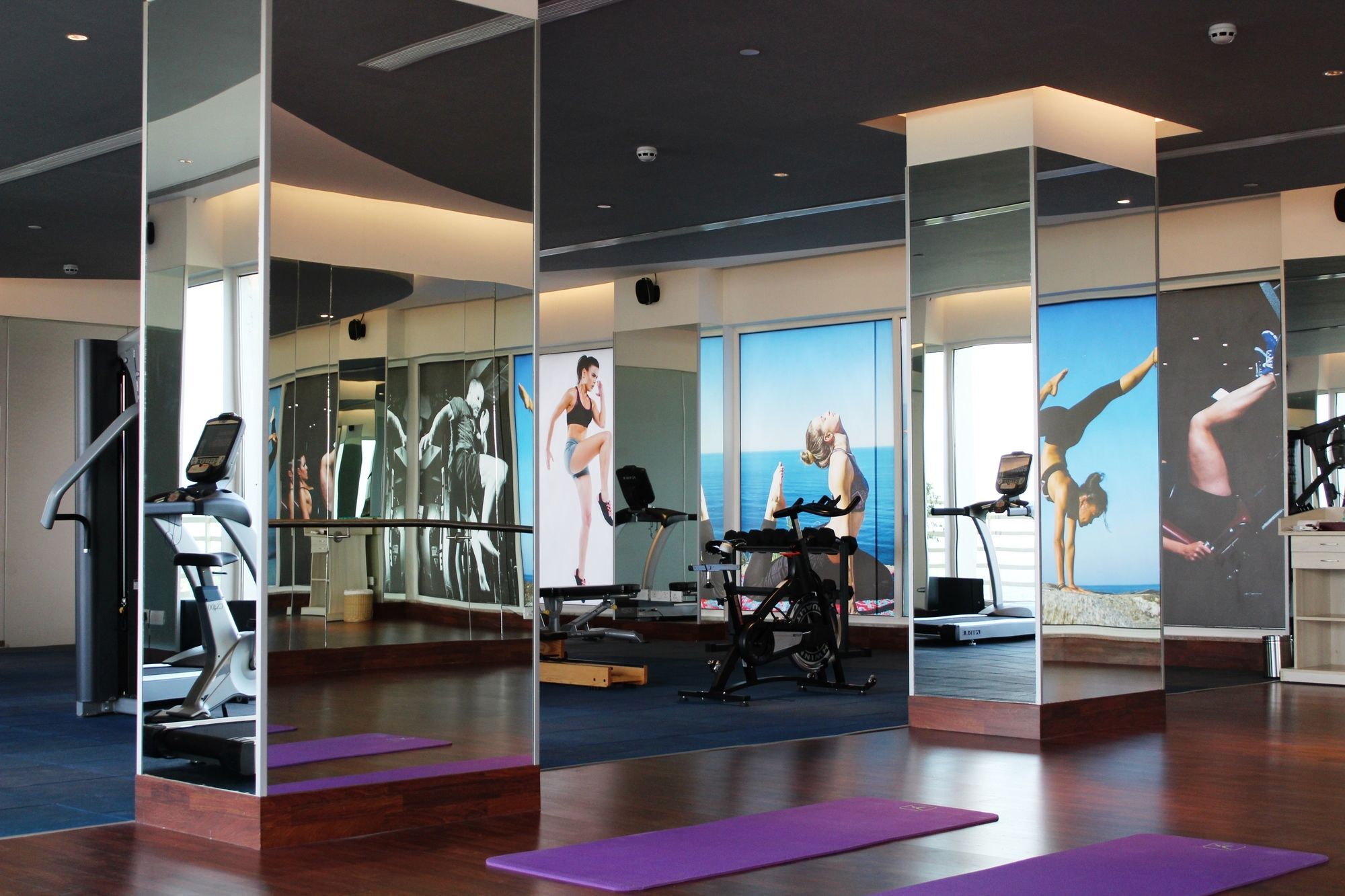 Sandal Suites By Lemon Tree Hotels Noida Exteriör bild