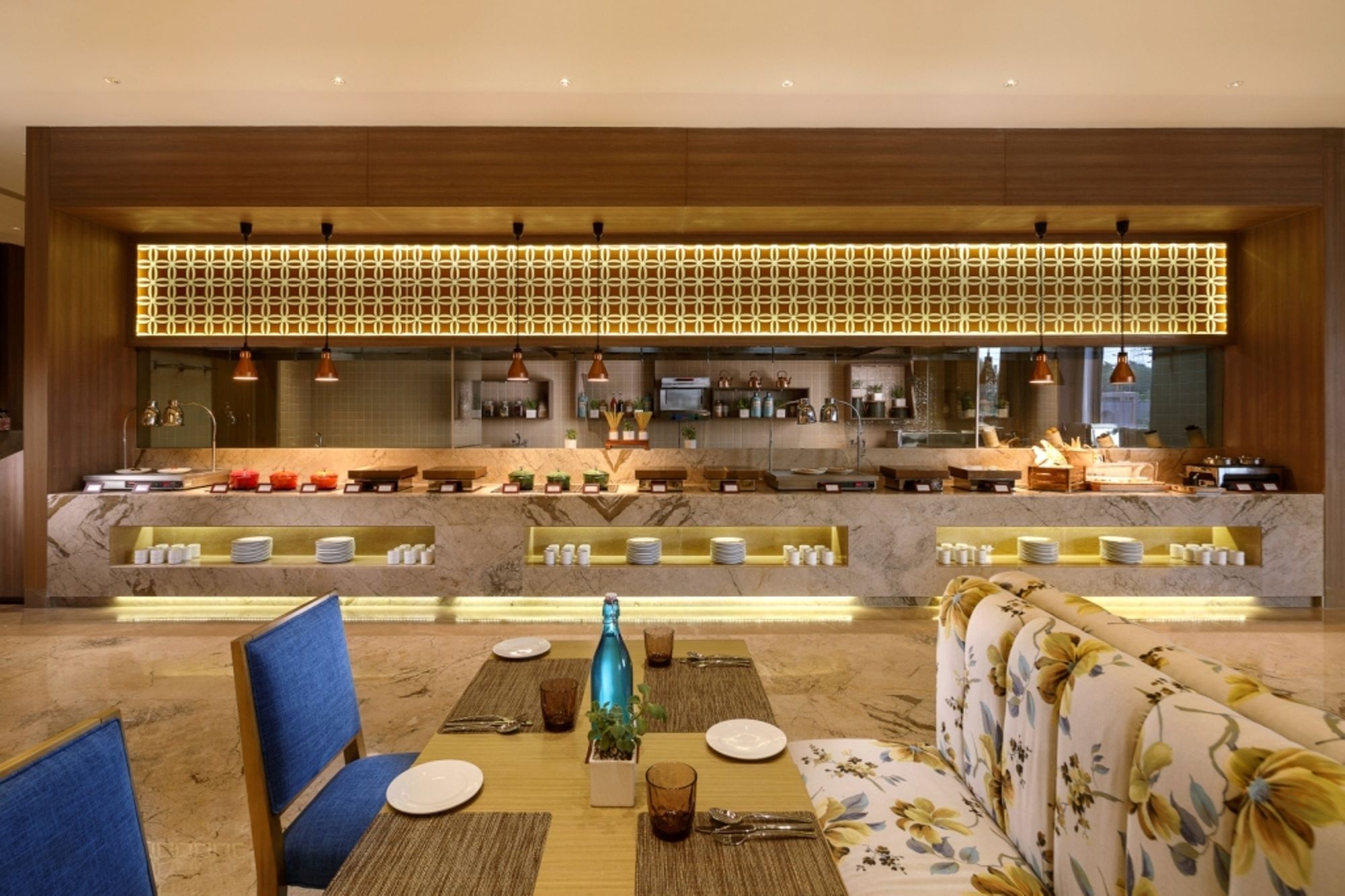 Sandal Suites By Lemon Tree Hotels Noida Exteriör bild