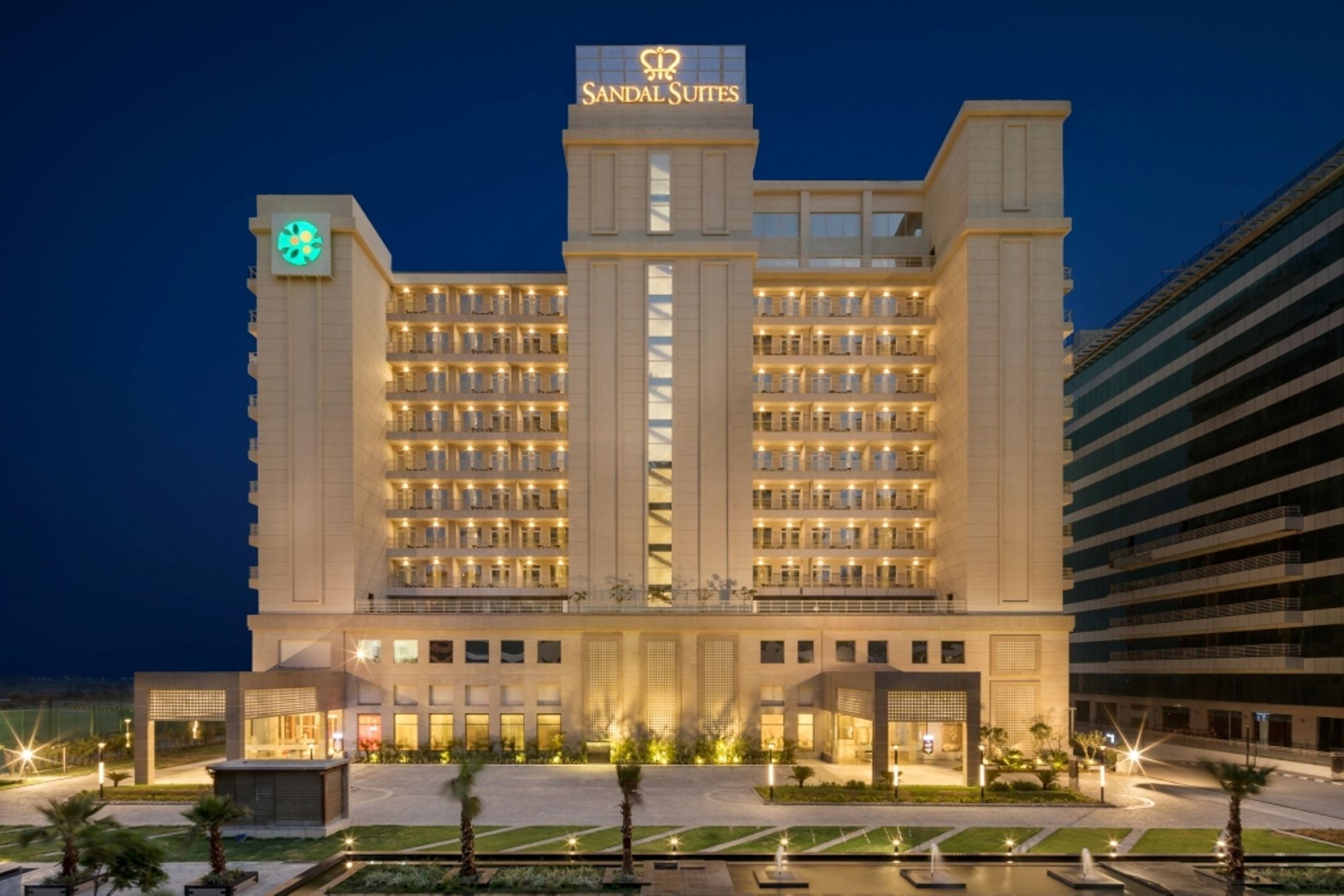 Sandal Suites By Lemon Tree Hotels Noida Exteriör bild