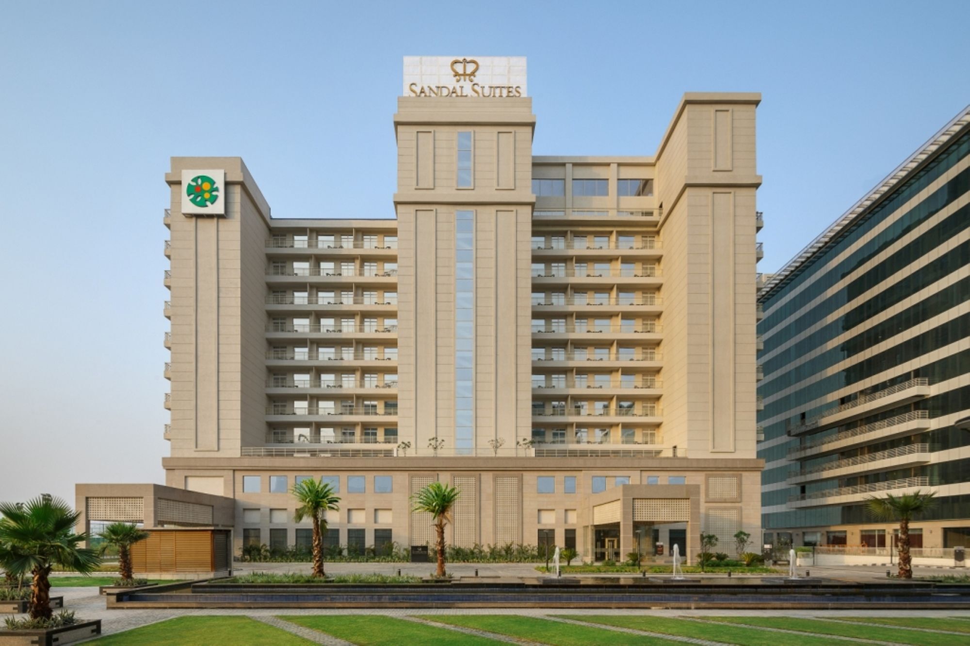 Sandal Suites By Lemon Tree Hotels Noida Exteriör bild