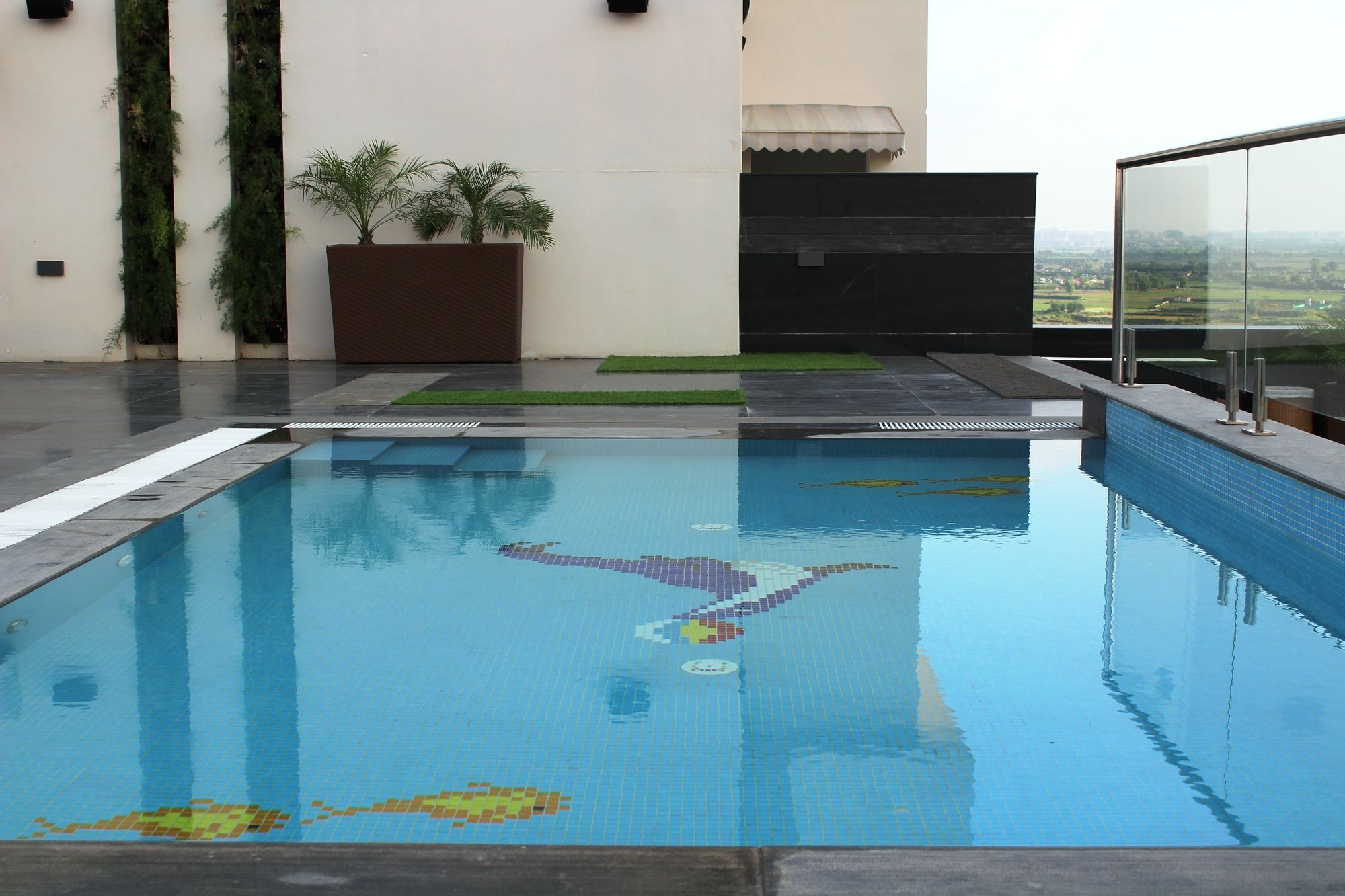 Sandal Suites By Lemon Tree Hotels Noida Exteriör bild